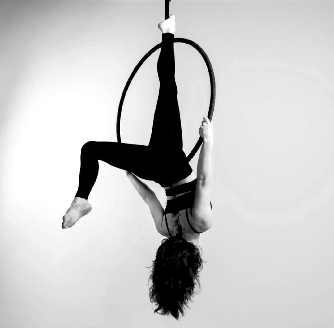 Hängende Aerial-Hoop-Position, The Movement Chur